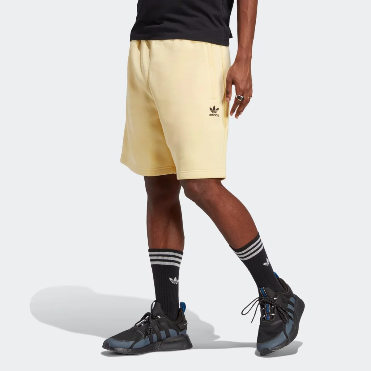 ib3141_3_apparel_on-model_standard-view_grey-huge-6657a1c17efe0