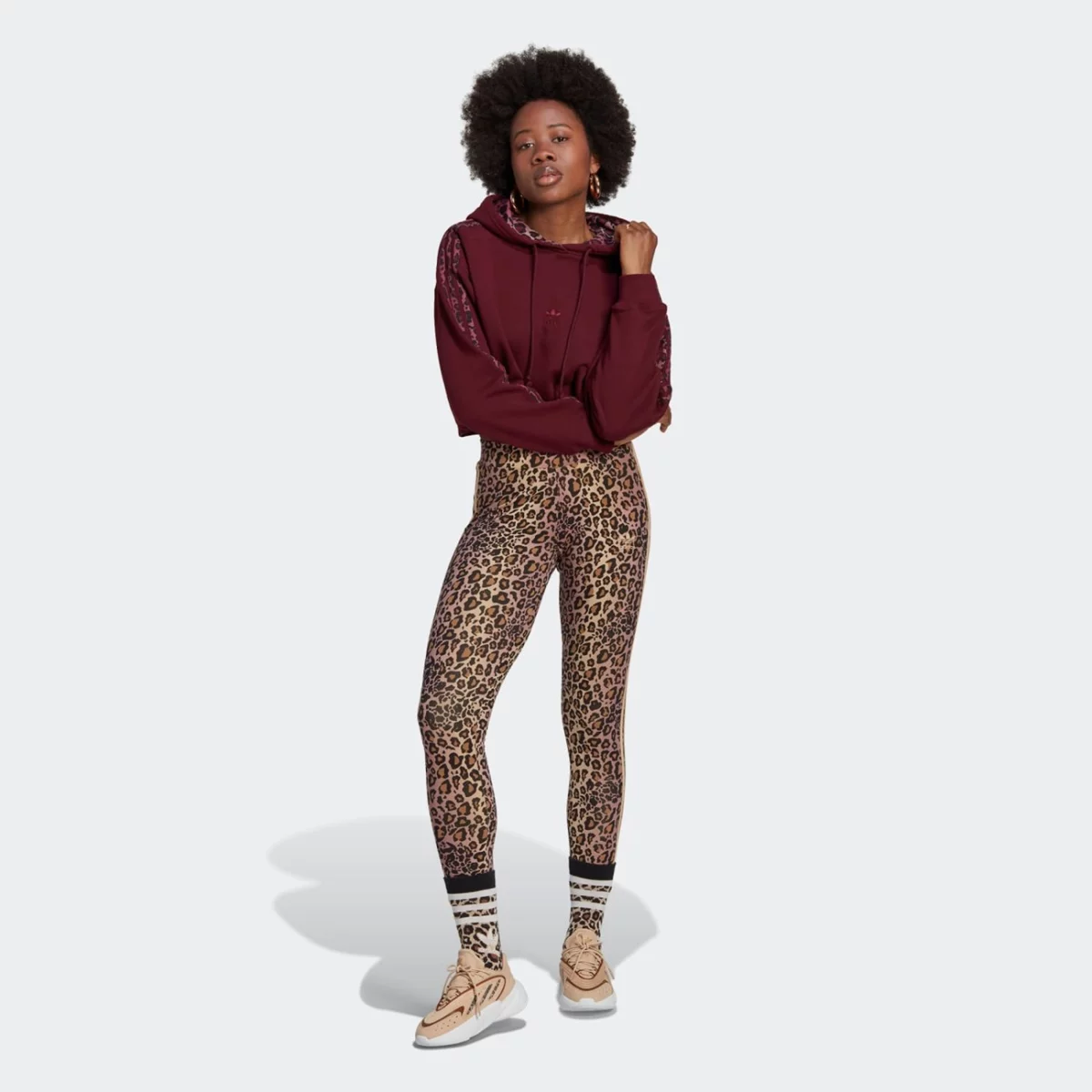 hk5193_5_apparel_on-model_standard-outfit-view_grey-huge-665792e4577fe