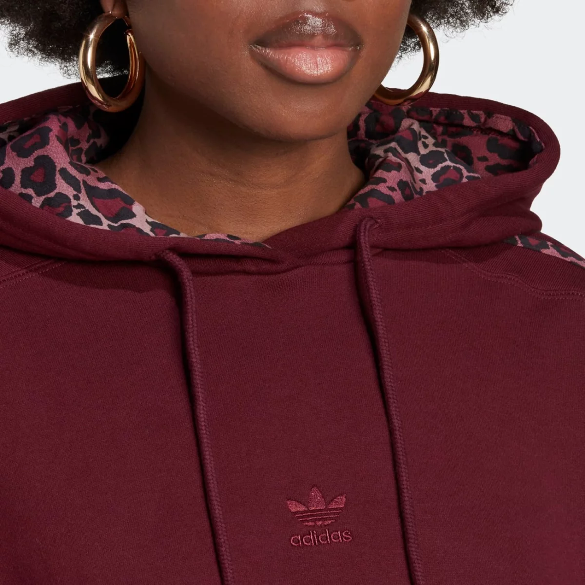 hk5193_6_apparel_on-model_detail-view-1_grey-huge-665792e2693c3