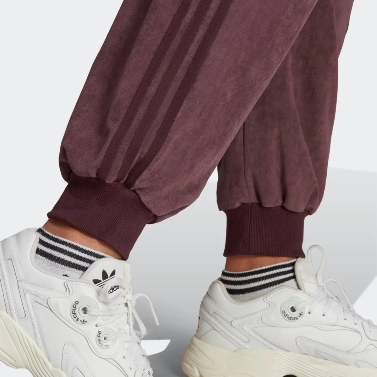 hm1693_7_apparel_on-model_detail-view-2_grey-huge-665793625d869