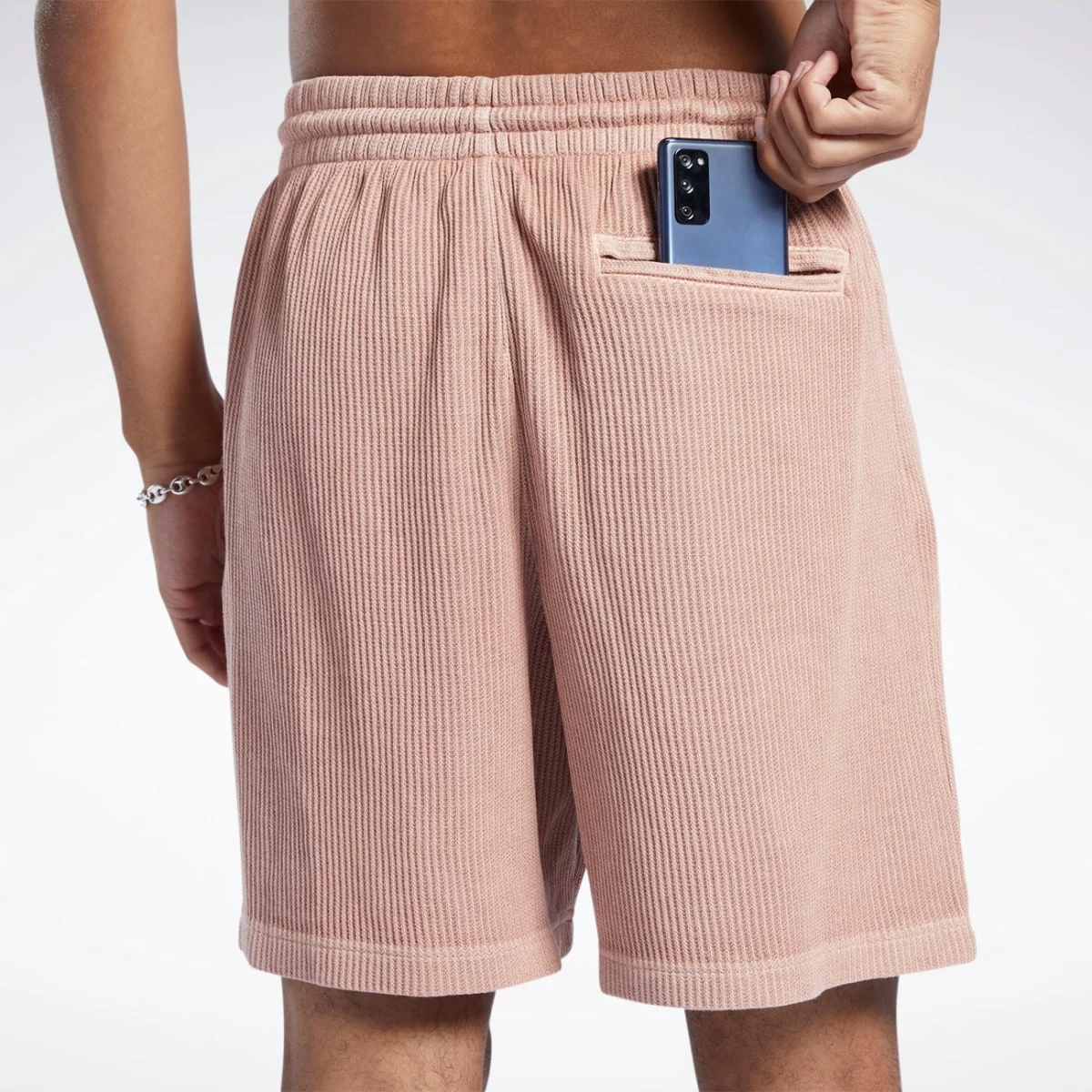 h54437_app_on-model_detail-3_gradient-huge-665778b68a9cb