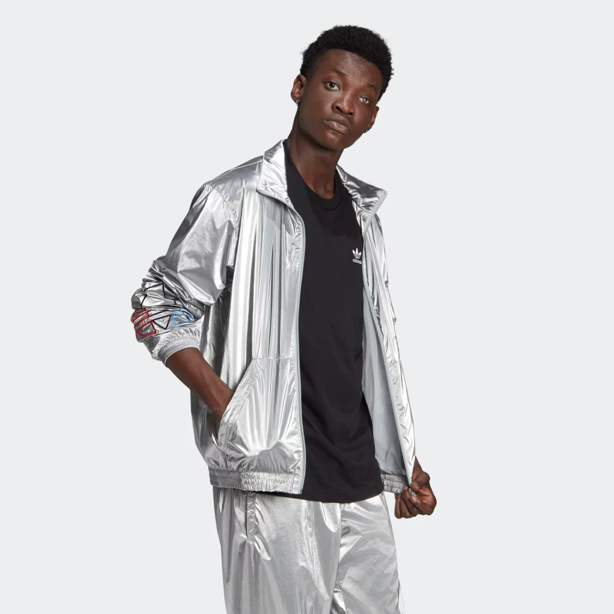 gn4208_app_on-model_walking_gradient-huge-6657533150ded
