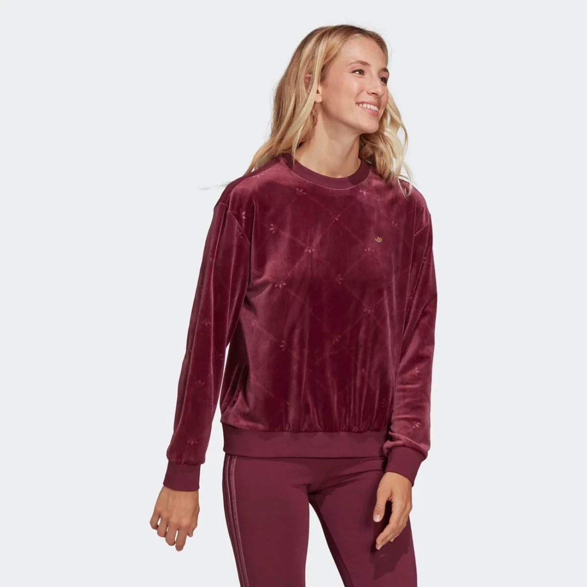 h18043_app_on-model_walking_gradient-huge-6657619dbd78f