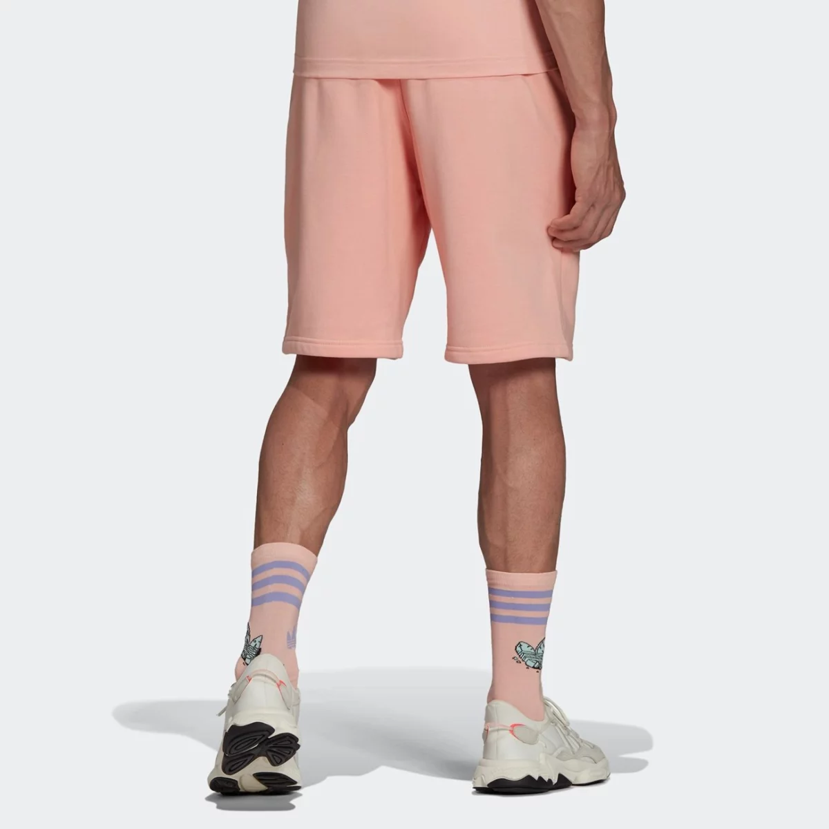 h13437_app_on-model_back_gradient-huge-66576395a03c7