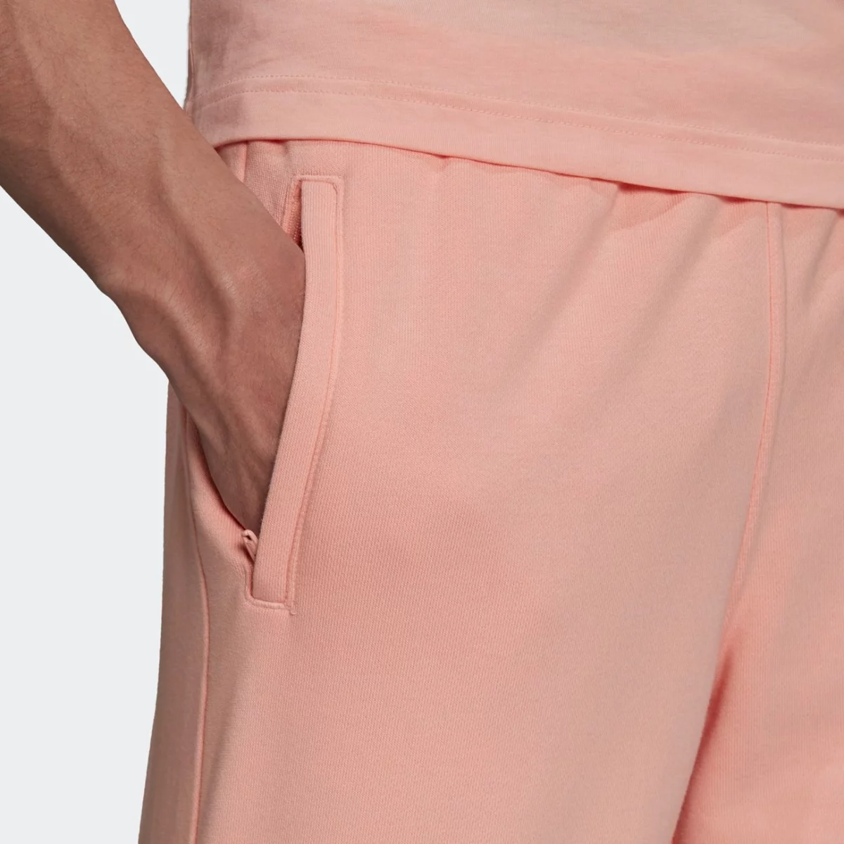 h13437_app_on-model_detail-1_gradient-huge-665763970a408