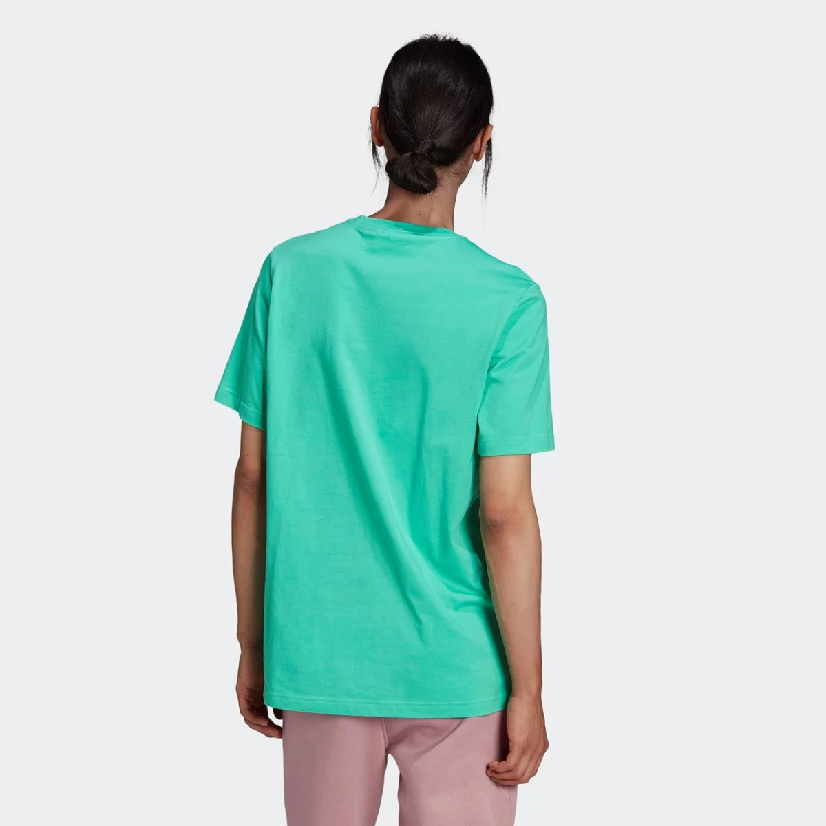 he9442_app_on-model_back_gradient-huge-665776e60e710