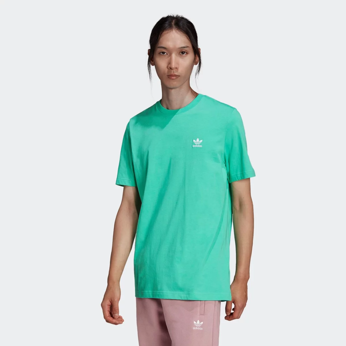 he9442_app_on-model_standard_gradient-huge-665776e496b76