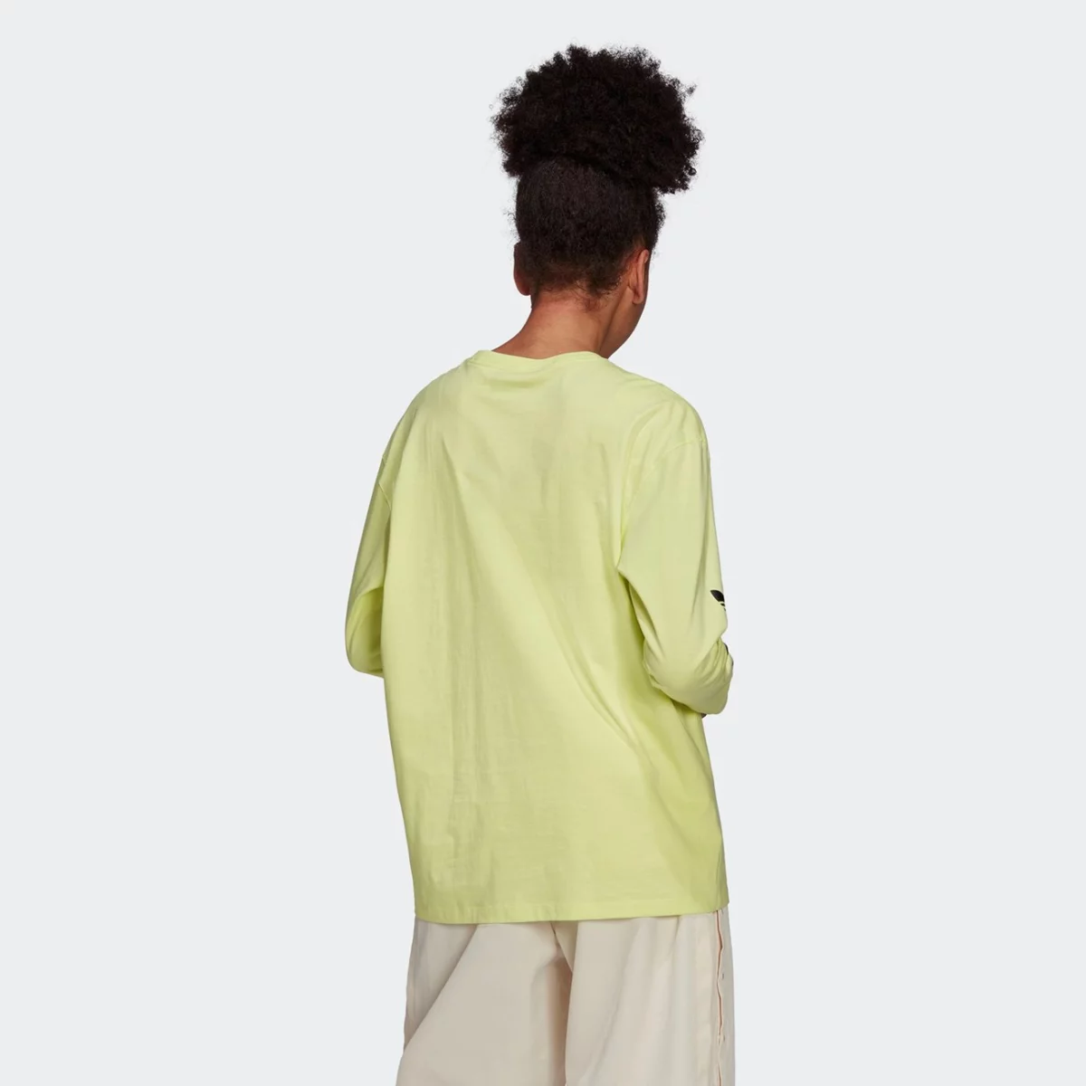 hc5428_app_on-model_back_gradient-huge-665773e622bae