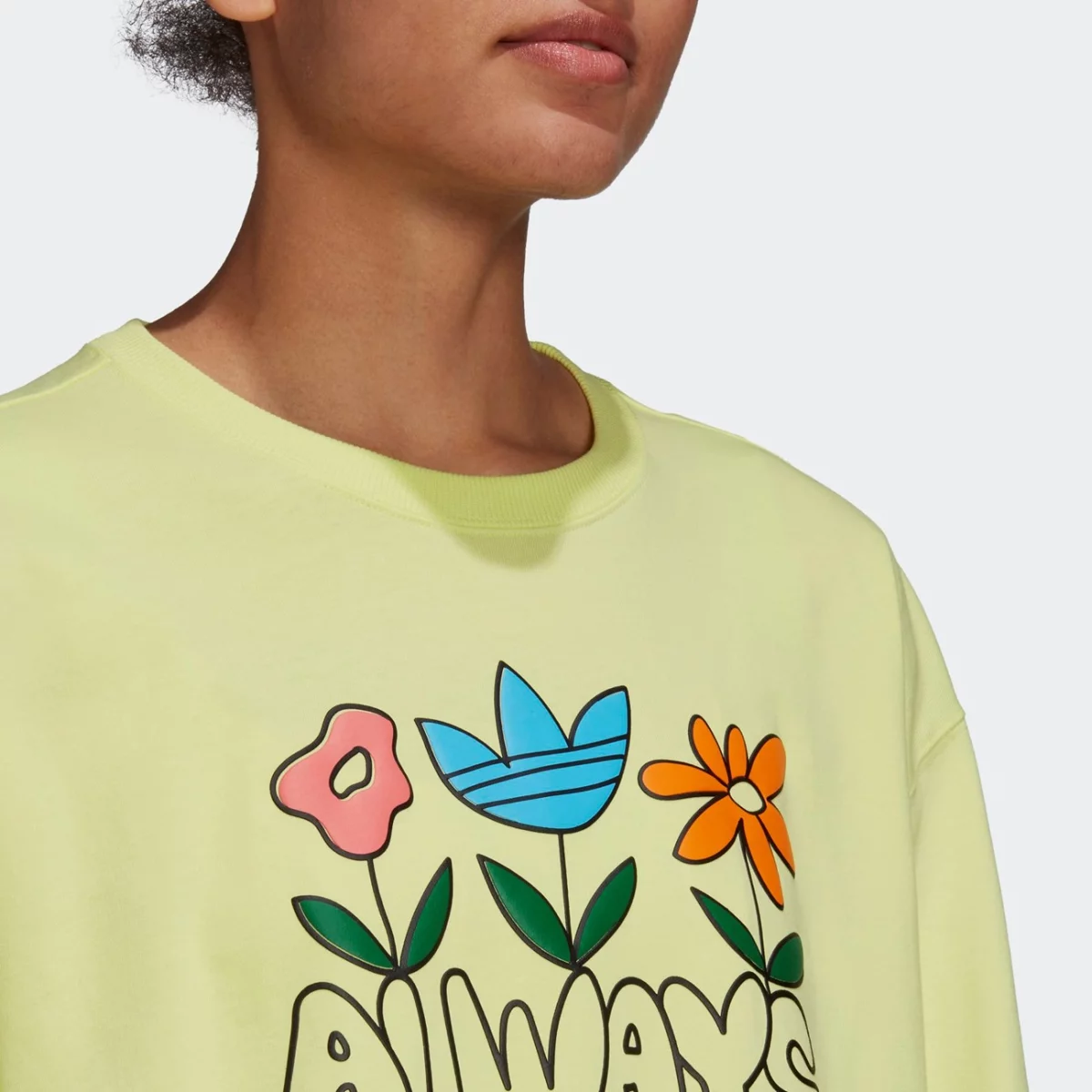 hc5428_app_on-model_detail-1_gradient-huge-665773e8b841c