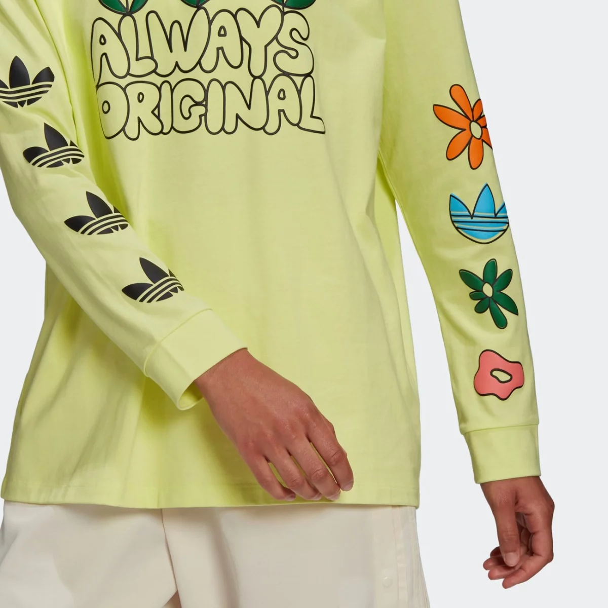 hc5428_app_on-model_detail-2_gradient-huge-665773ea76e70