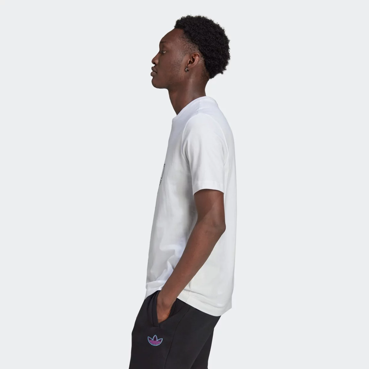he4682_app_on-model_side_gradient-huge-6657765f4de0e