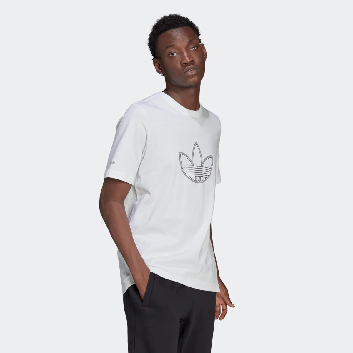 he4682_app_on-model_walking_gradient-huge-6657765e11abc