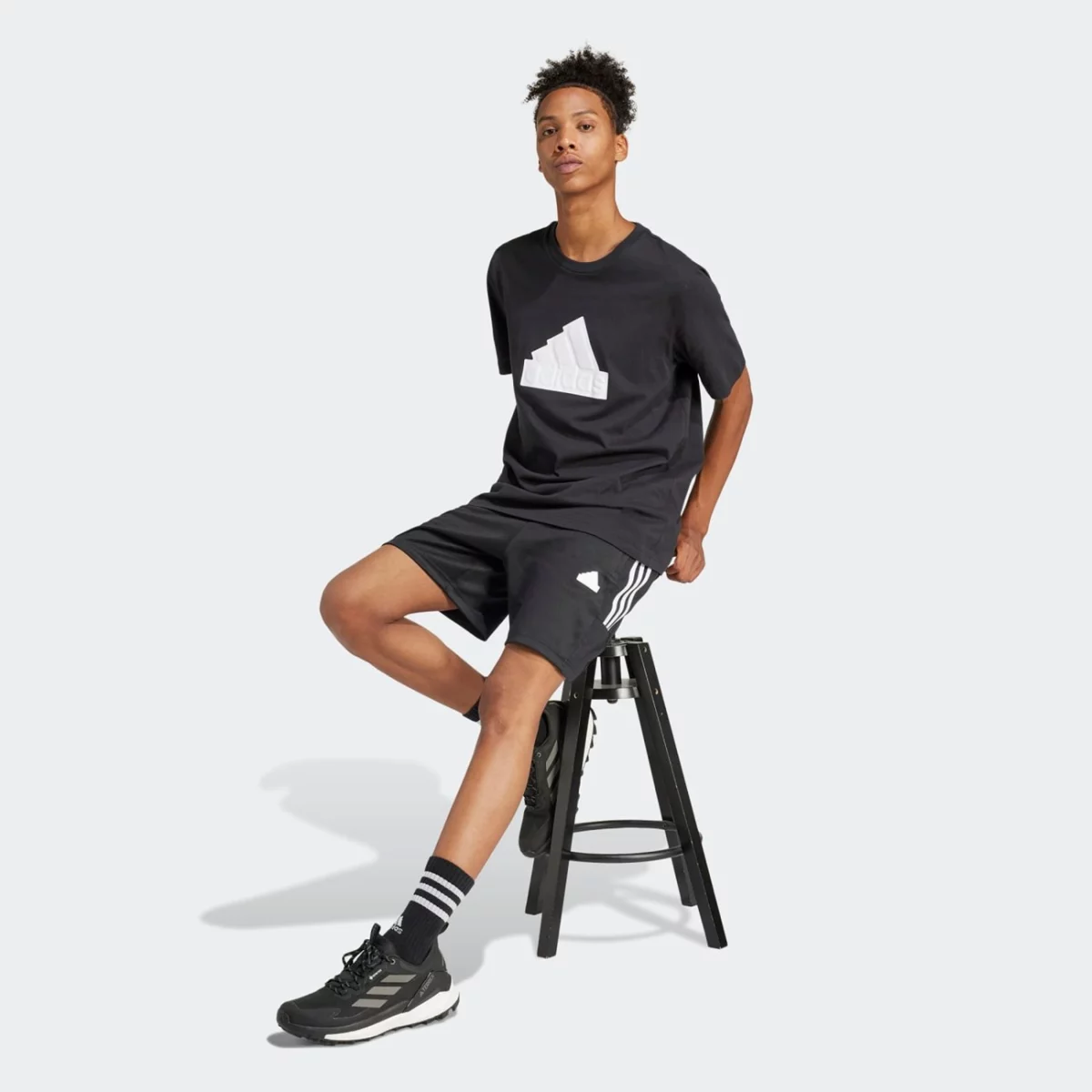 ip3793_5_apparel_on-model_walking-view_grey-huge-6657b2a76d508