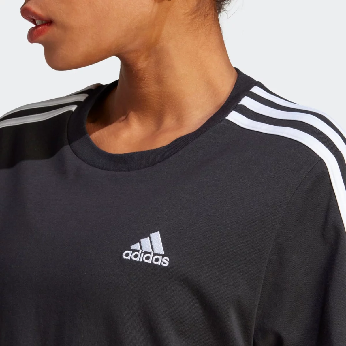 hr4913_7_apparel_on-model_detail-view-1_grey-huge-6657a1ec77c83