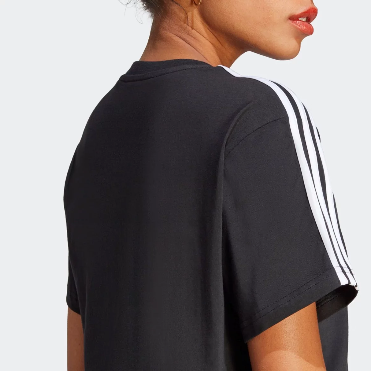 hr4913_8_apparel_on-model_detail-view-2_grey-huge-6657a1ee4ae2f