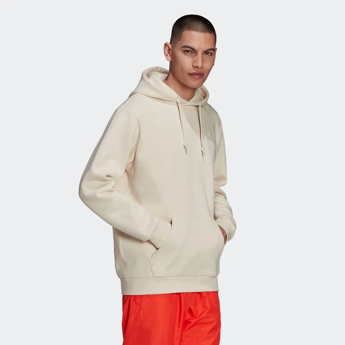 he7198_app_on-model_walking_gradient-huge-6661b3f11bad9