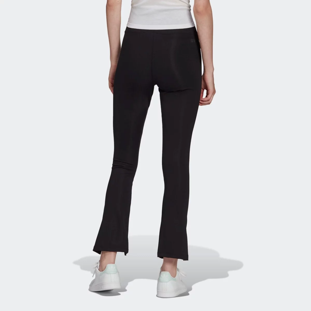 hc1972_app_on-model_back_gradient-huge-6657799330322