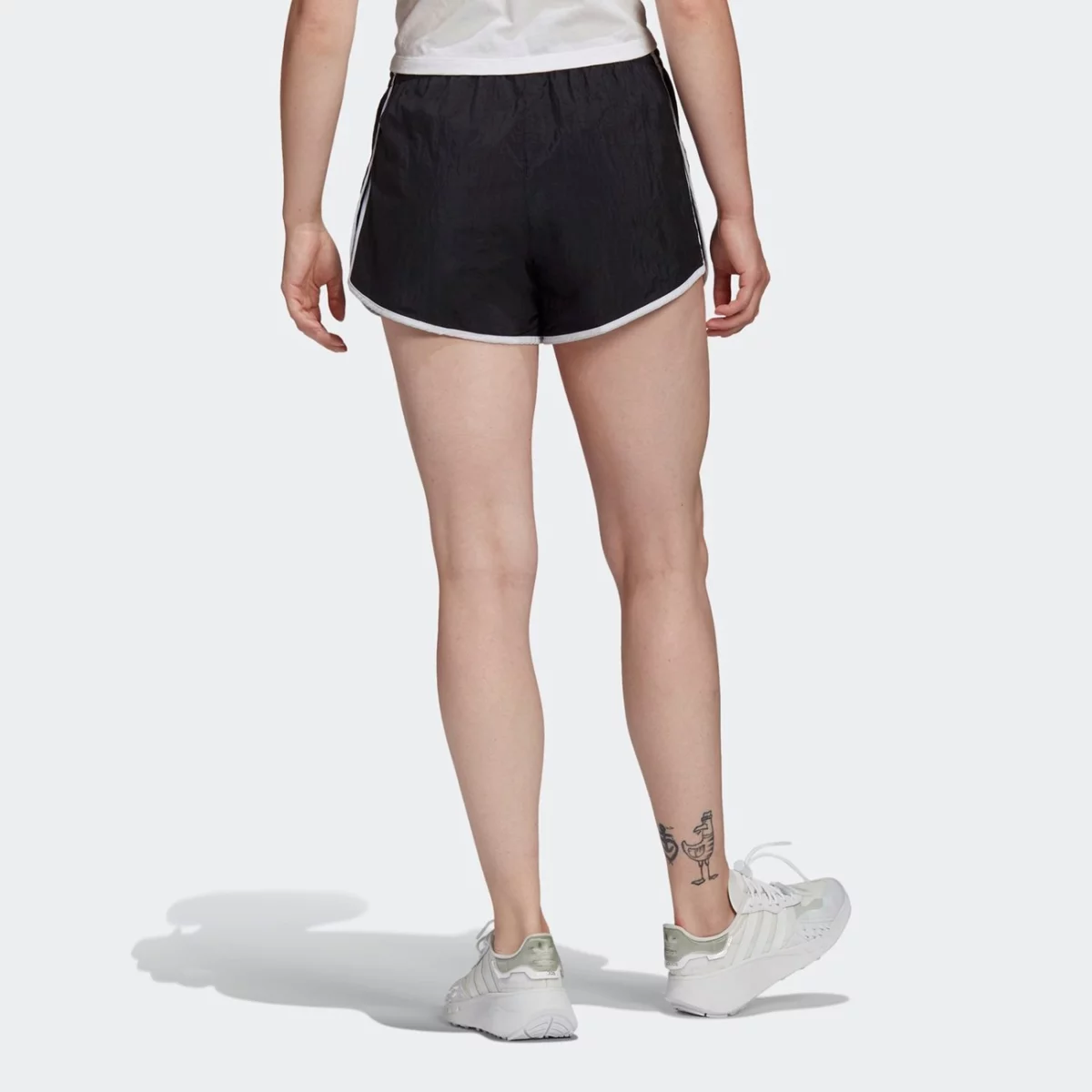 gn2885_app_on-model_back_gradient-huge-665755261d75e