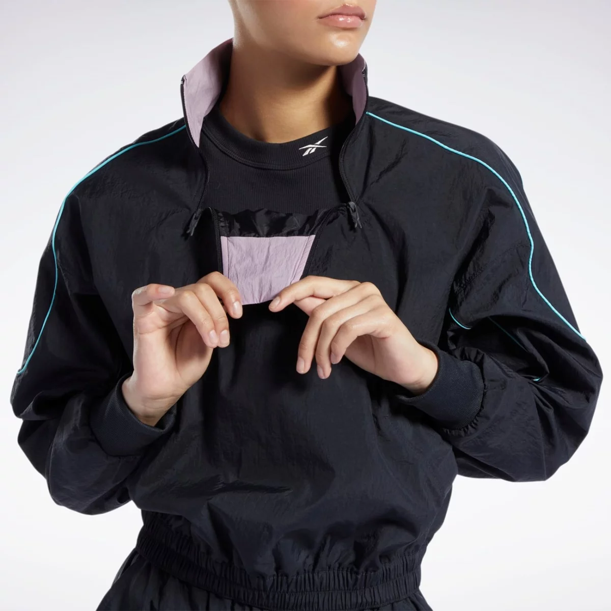 hg1176_8_apparel_on-model_detail-view-2_grey-huge-6657925dc6665