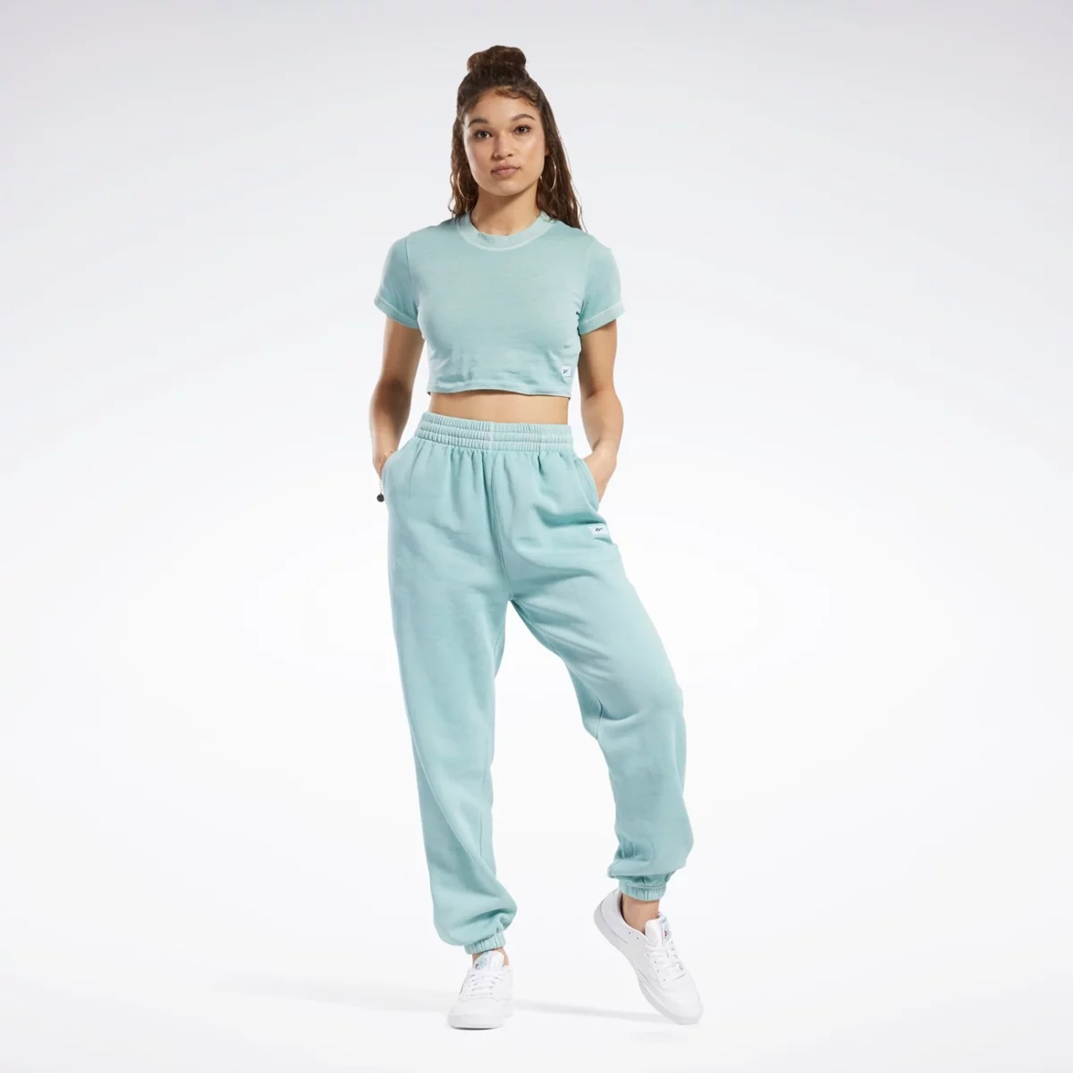 hk4954_5_apparel_on-model_side-view_grey-huge-665791f1a555d