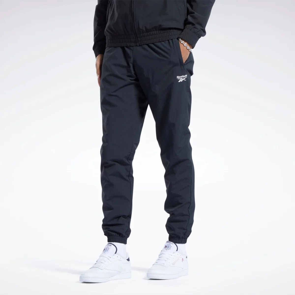 hk7077_2_apparel_on-model_standard-view_grey-huge-665791cef3fda