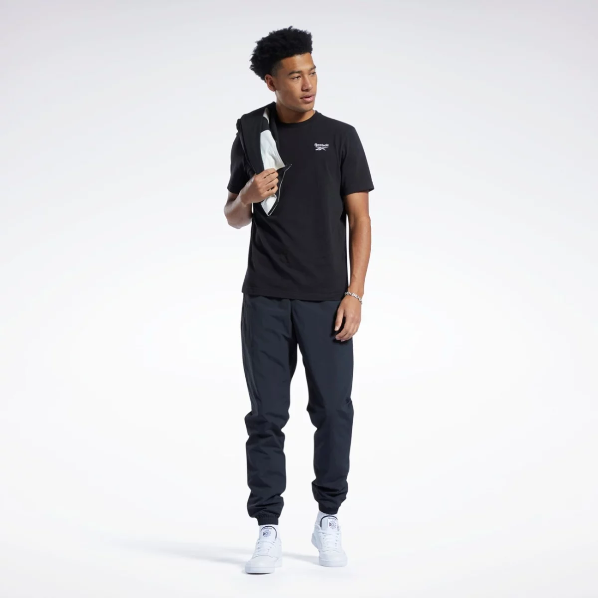 hk7077_4_apparel_on-model_side-view_grey-huge-665791d1dc14f