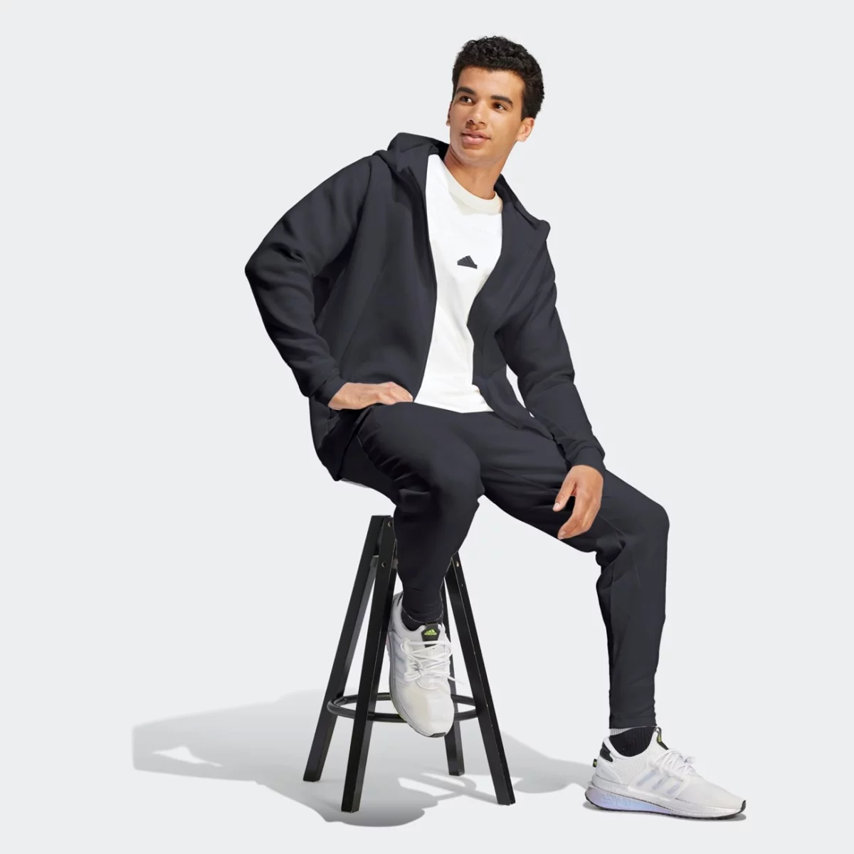 in5089_7_apparel_on-model_walking-view_grey-huge-6657a5c64829b