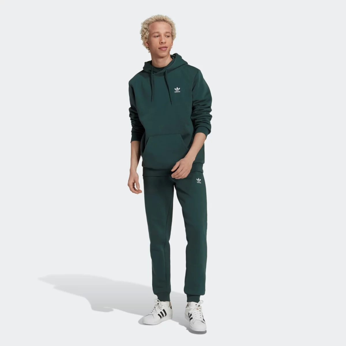 hk0099_7_apparel_on-model_standard-outfit-view_grey-huge-665793fa82727