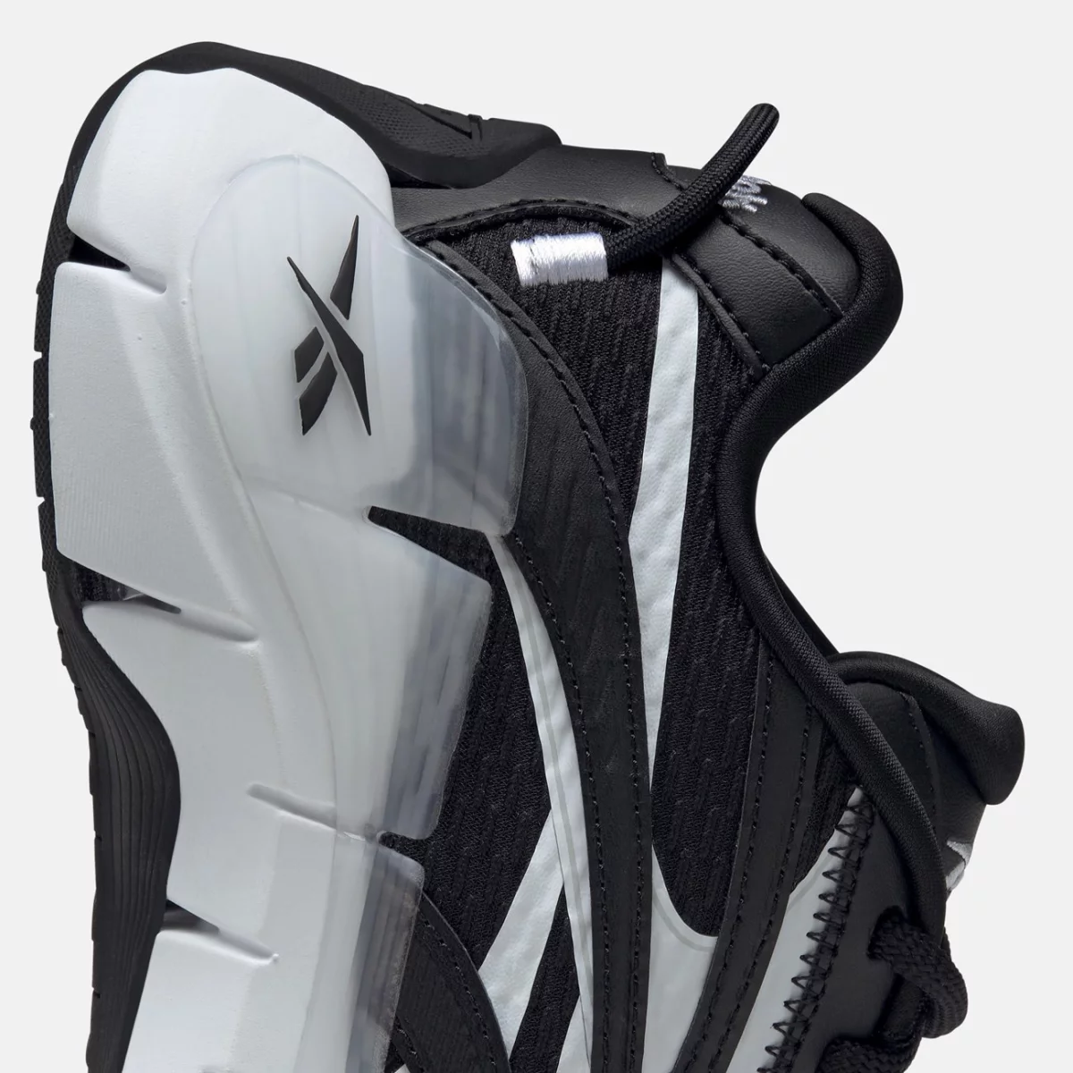 gx0498_7_footwear_photography_detail-view-1_transparent-huge-66580bbc63579