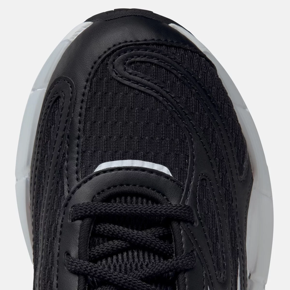 gx0498_8_footwear_photography_detail-view-2_transparent-huge-66580bba5c2cd