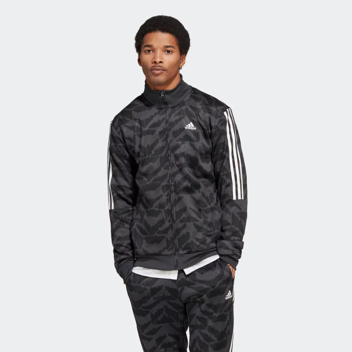 0_0057_ib8389_3_apparel_on-model_standard-view_grey-huge-6657a00d8d19d