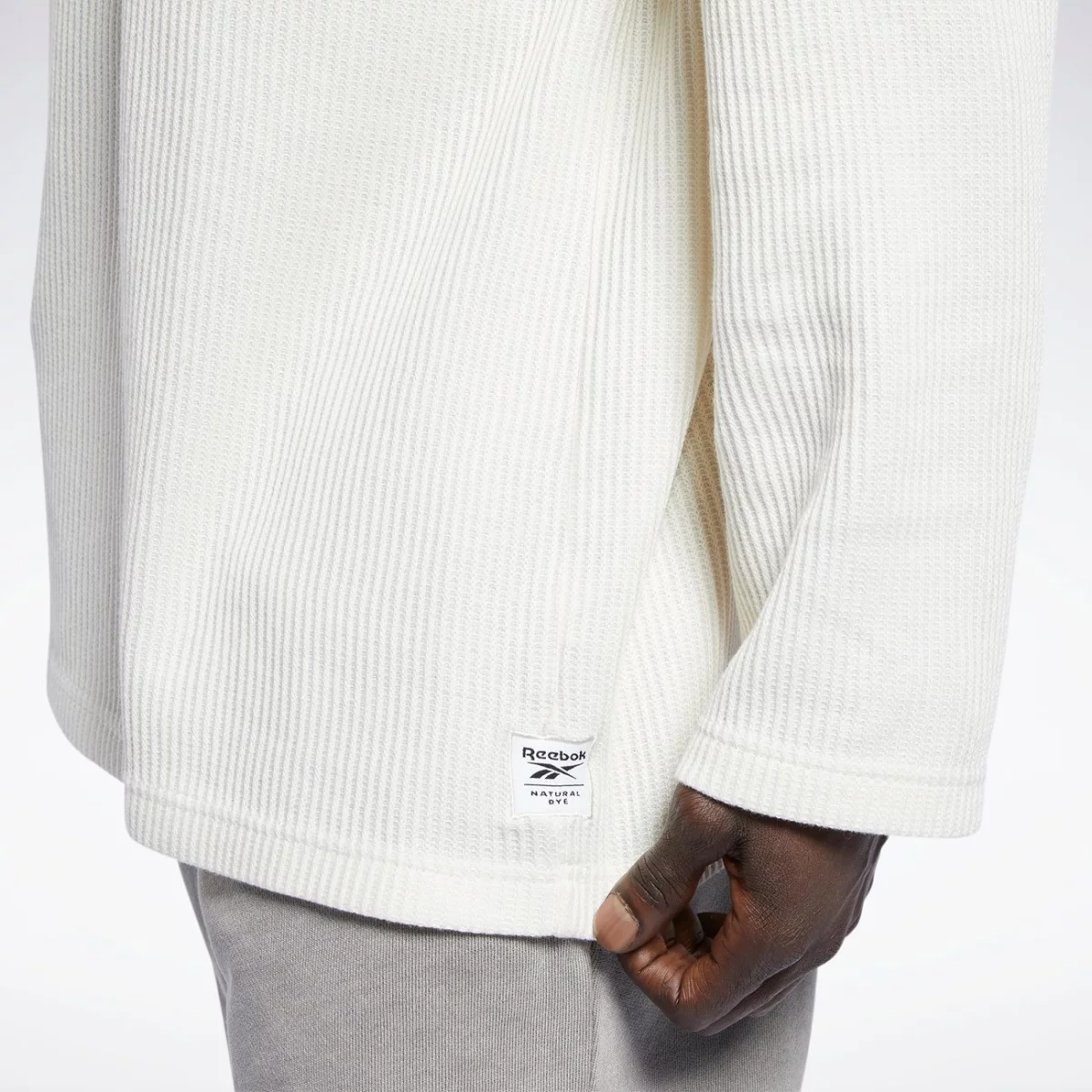 h54447_app_on-model_detail-2_gradient-huge-6657779099a43
