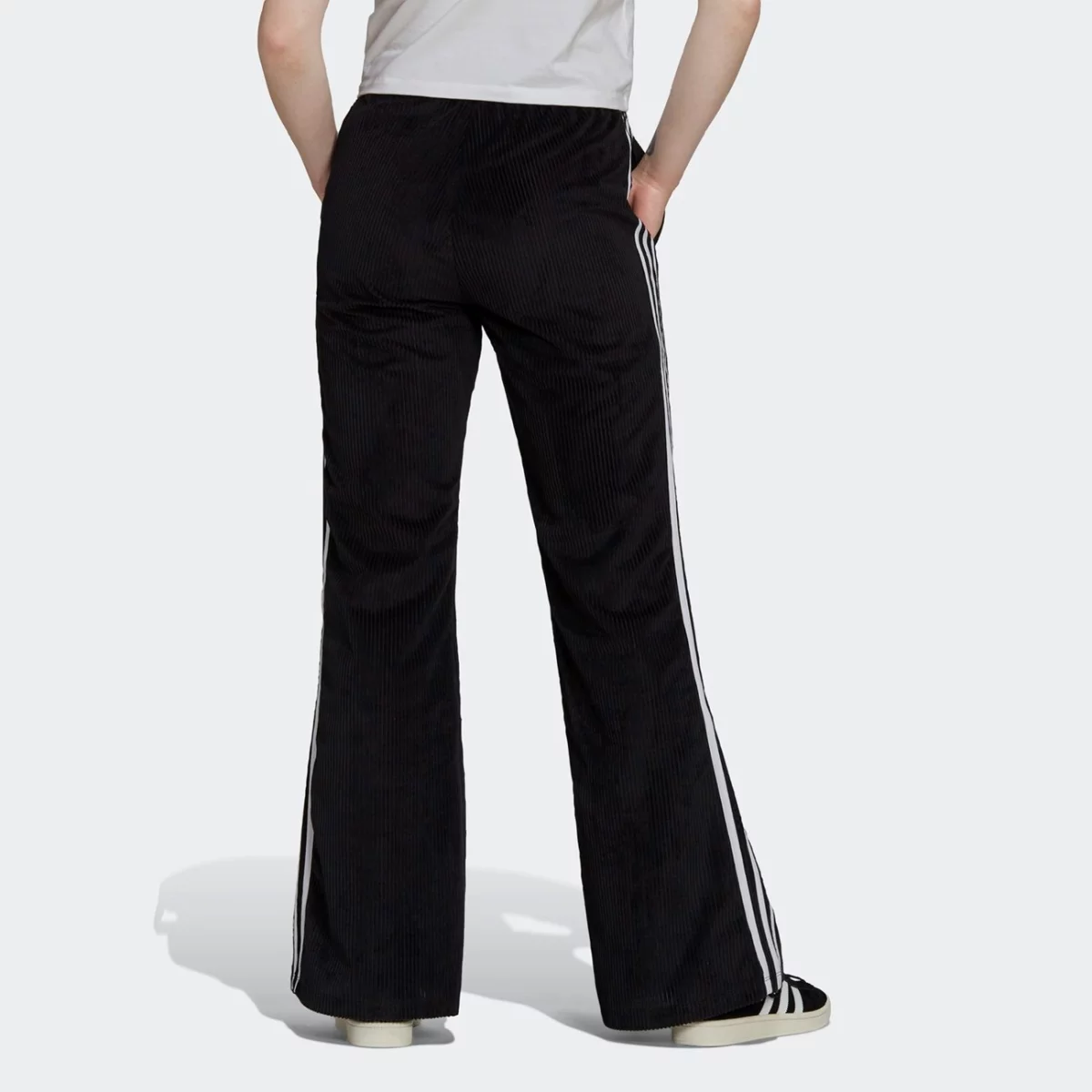h37837_app_on-model_back_gradient-huge-66576491f4089