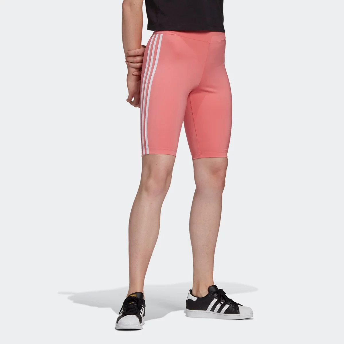 gn2922_app_on-model_walking_gradient-huge-665755d5a259c