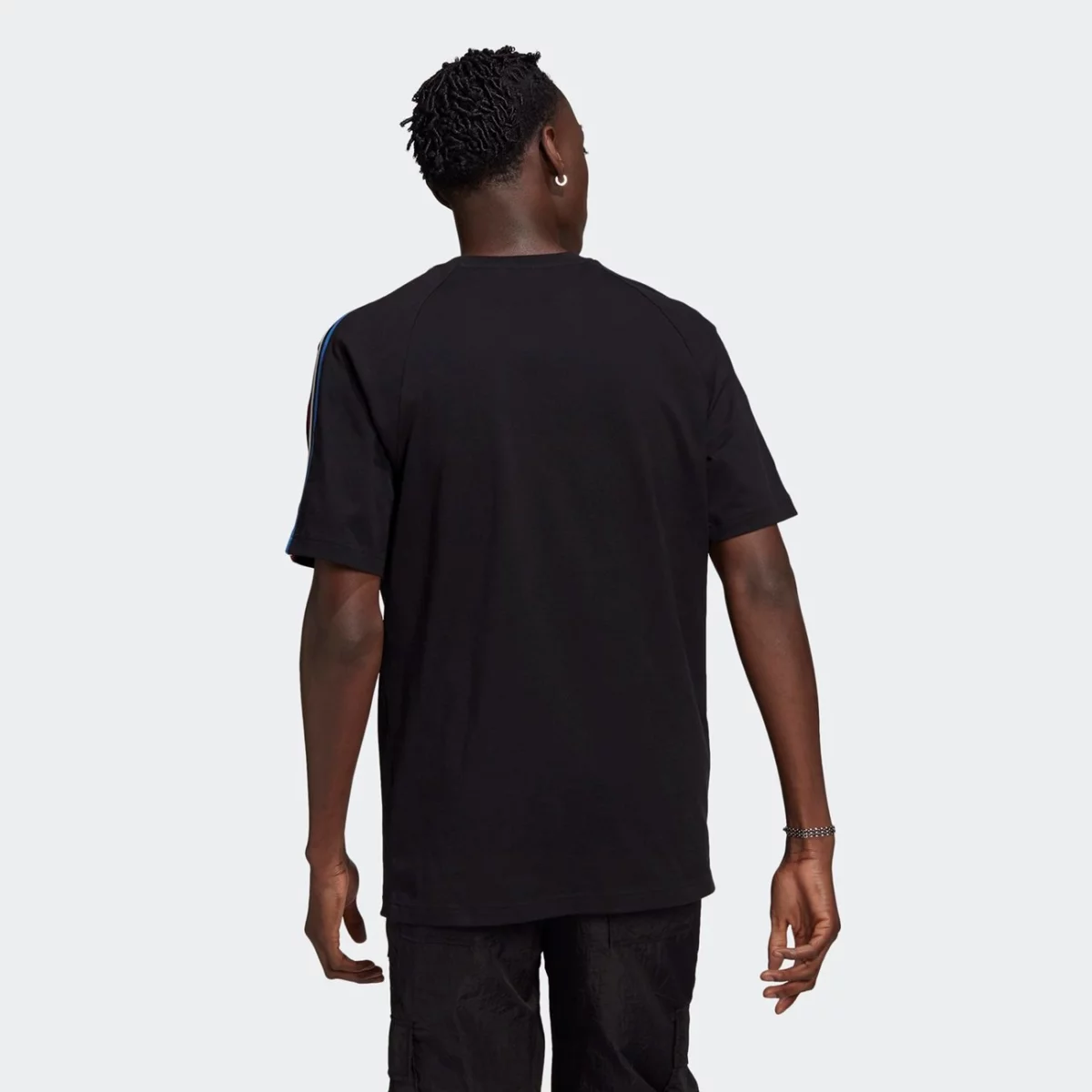 gq8920_app_on-model_back_gradient-huge-6657544a635dc