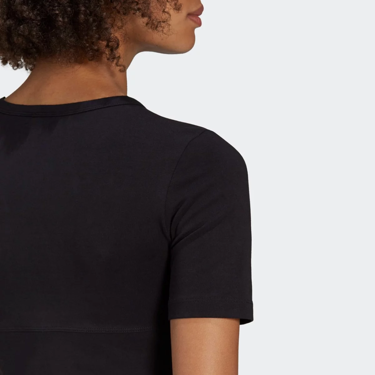 hf2010_app_on-model_detail-3_gradient-huge-6657751c3affb