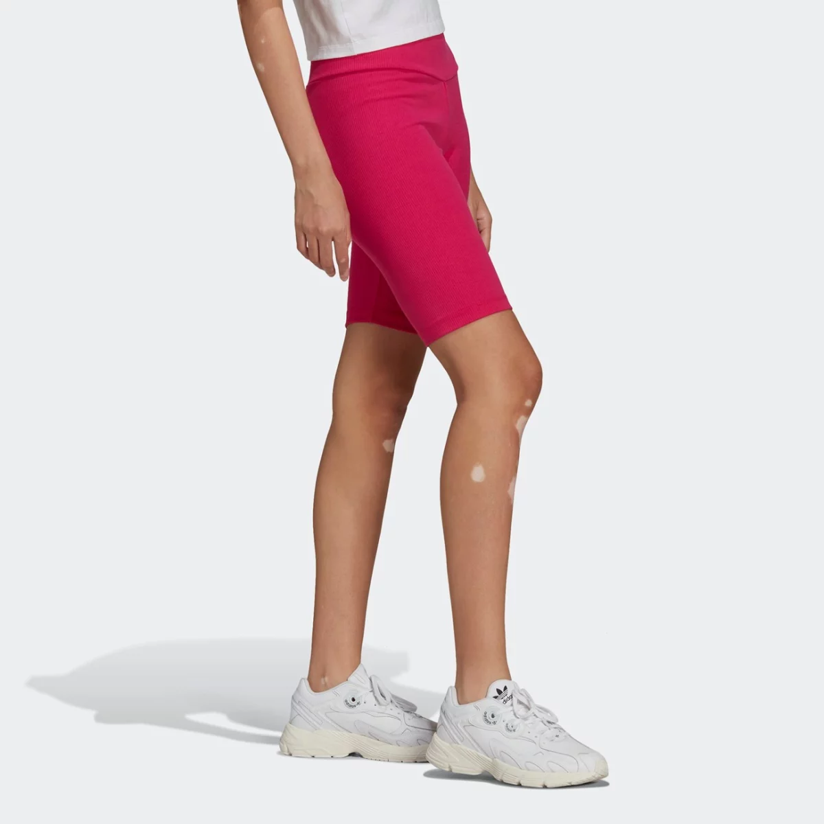 hg6167_5_apparel_on-model_walking-view_grey-huge-66577627a059e