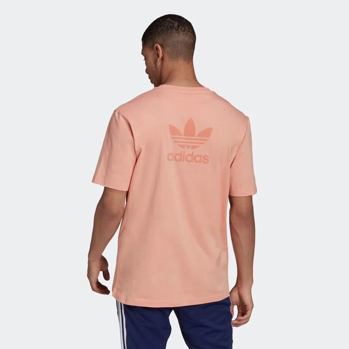 h09132_app_on-model_back_gradient-huge-6657642de9829