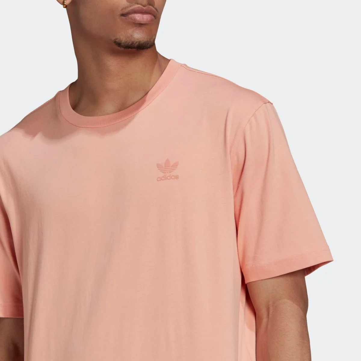 h09132_app_on-model_detail-1_gradient-huge-6657642f862a5