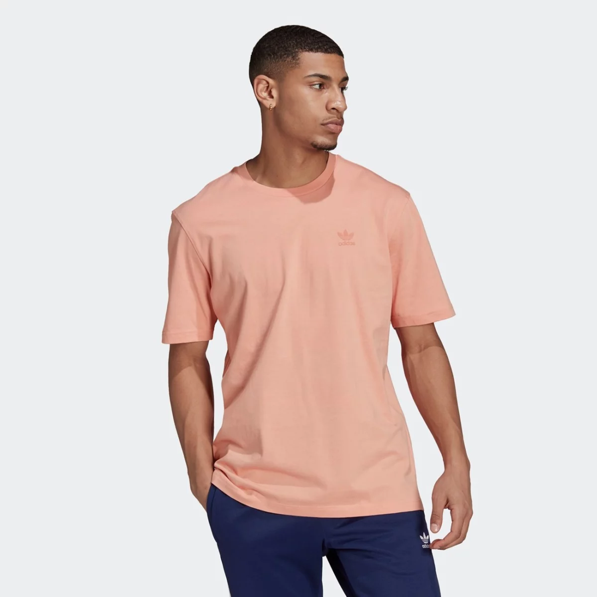 h09132_app_on-model_standard_gradient-huge-6657643341f32