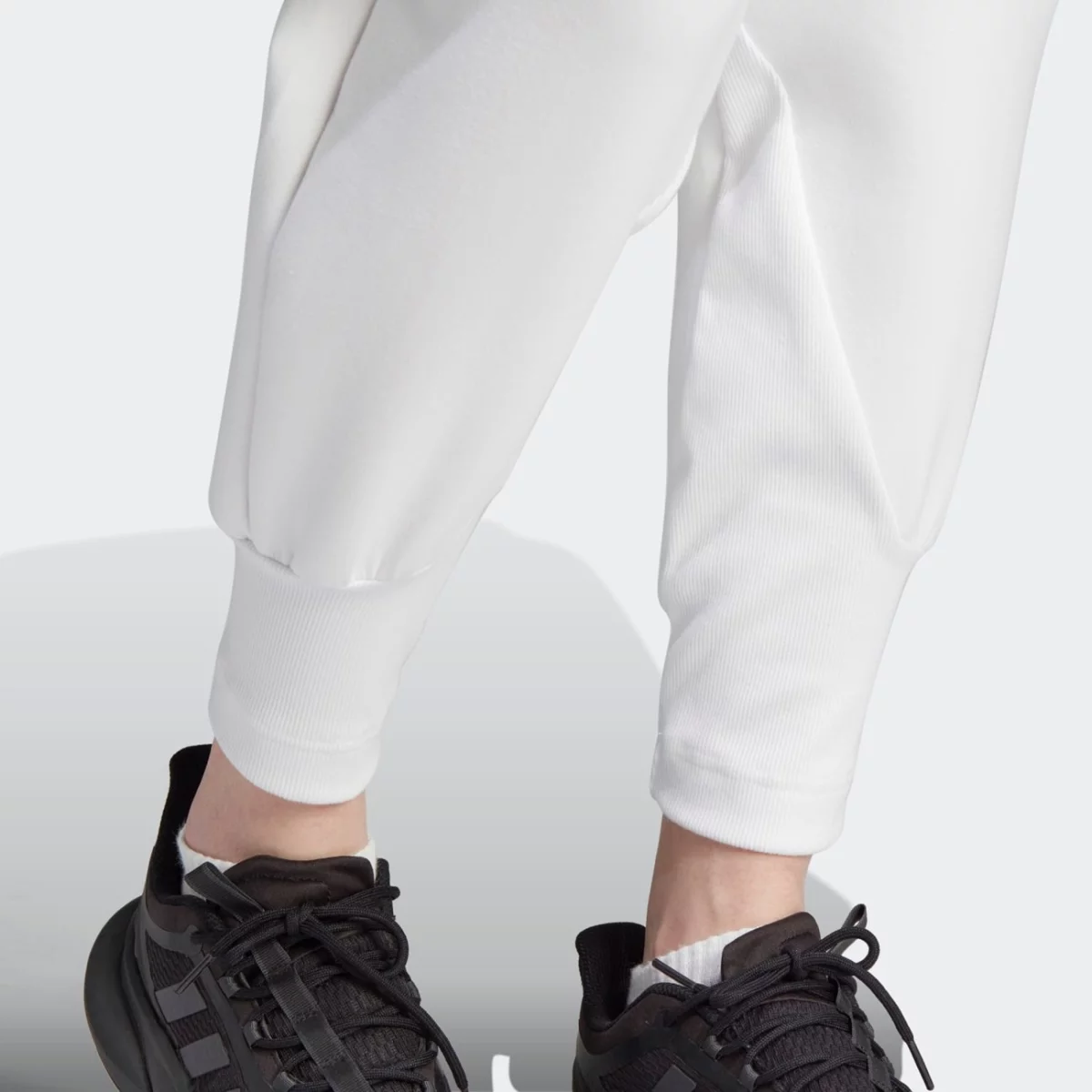 in5140_7_apparel_on-model_detail-view-2_grey-huge-6657a587e6adf