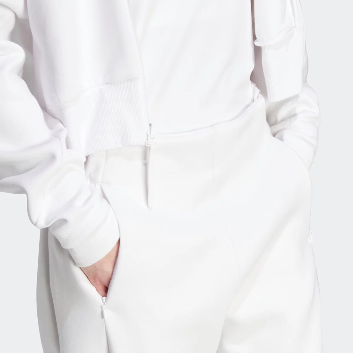 in5140_8_apparel_on-model_detail-view-3_grey-huge-6657a586523c0