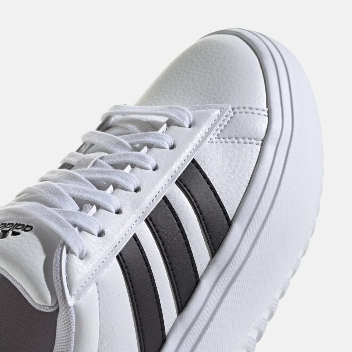 ie1092_9_footwear_photography_detail-view-2_transparent-huge-66583fbea6f59