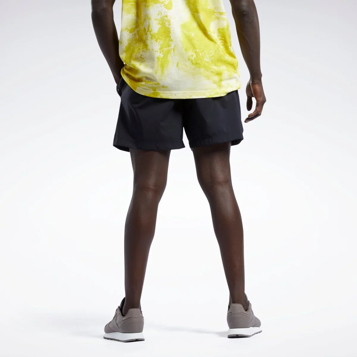 ha8759_app_on-model_back_gradient-huge-66577a401e3fc