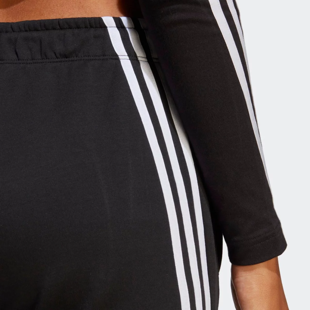 0_0102_ht4704_9_apparel_on-model_detail-view-3_grey-huge-6657a0fcc59bb