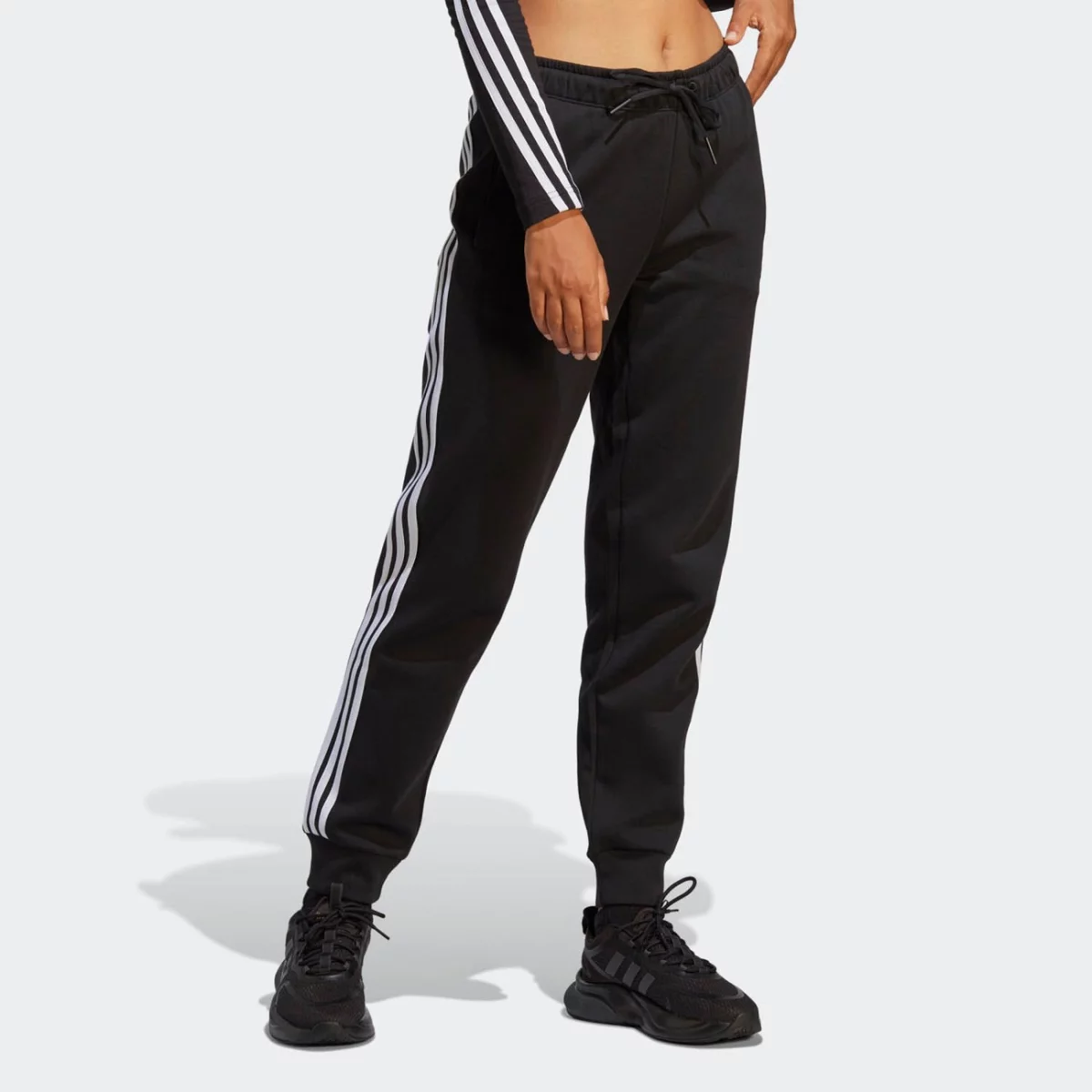 0_0108_ht4704_3_apparel_on-model_standard-view_grey-huge-6657a10679952