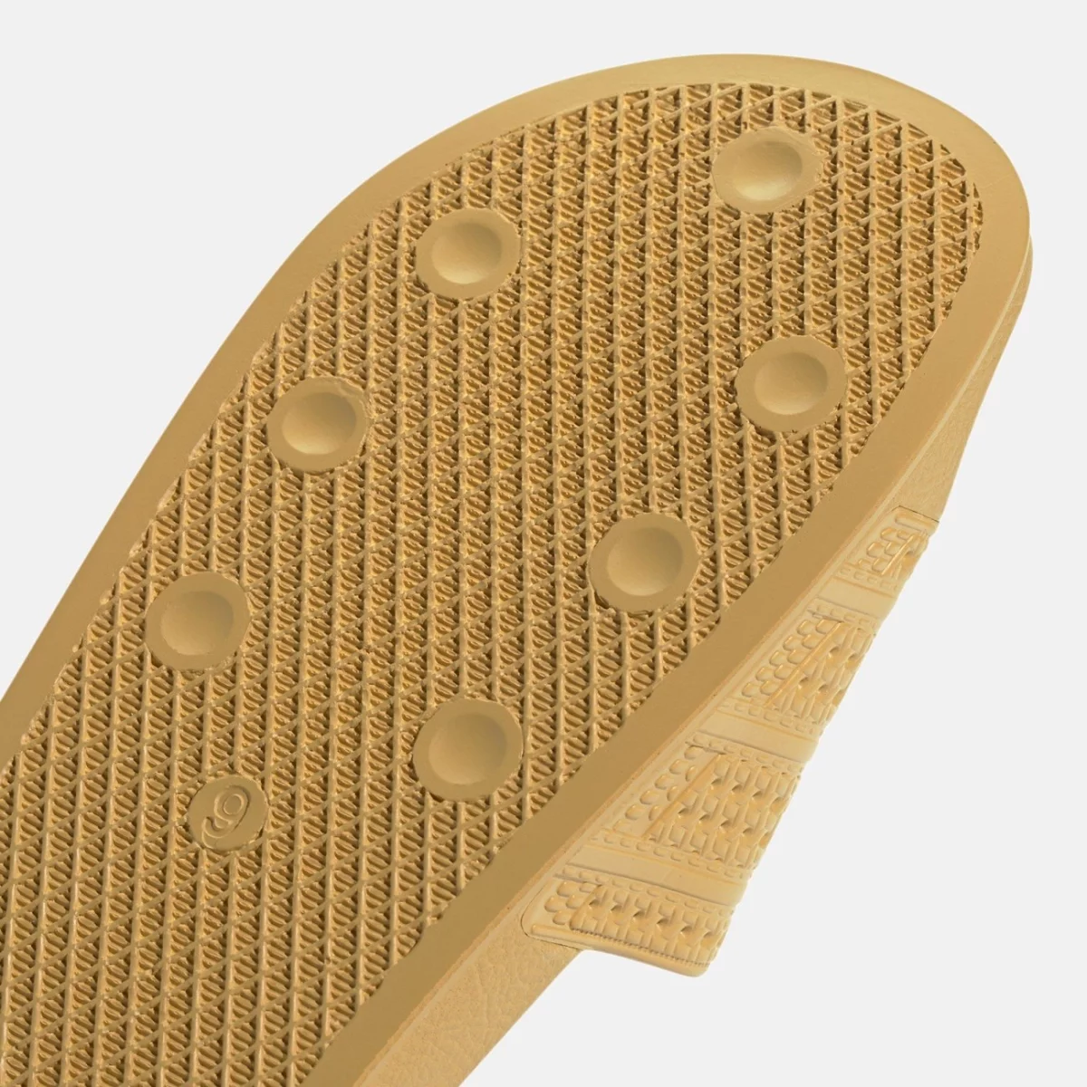 if3707_9_footwear_photography_detail-view-2_transparent-huge-6661b48d5be8e