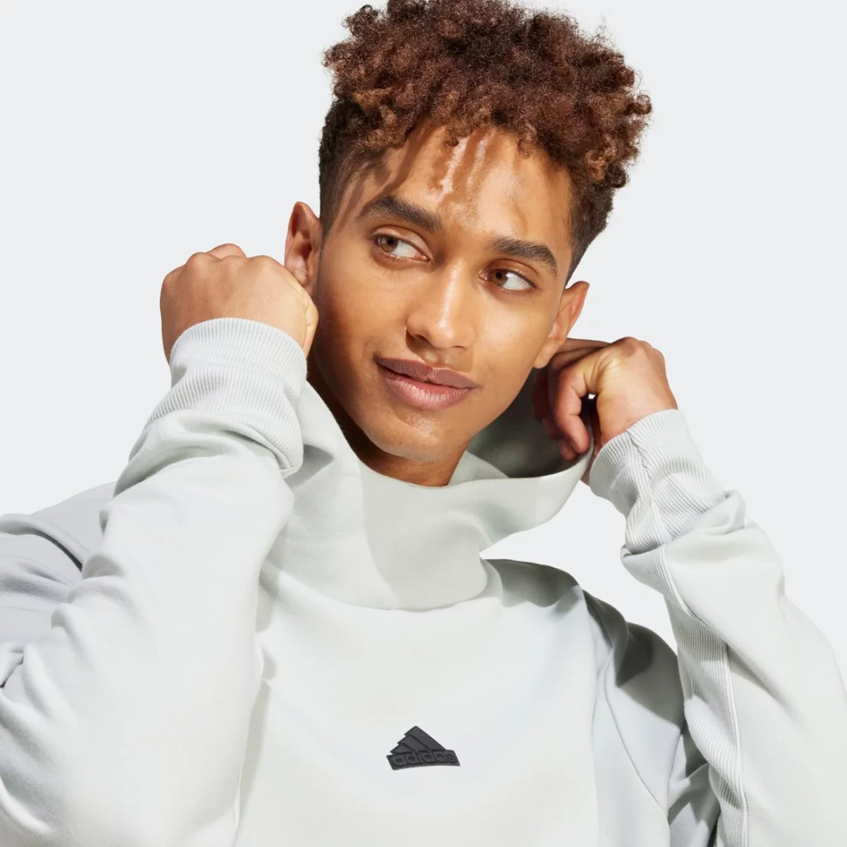 in5119_7_apparel_on-model_detail-view-1_grey-huge-6657a72b4ccff