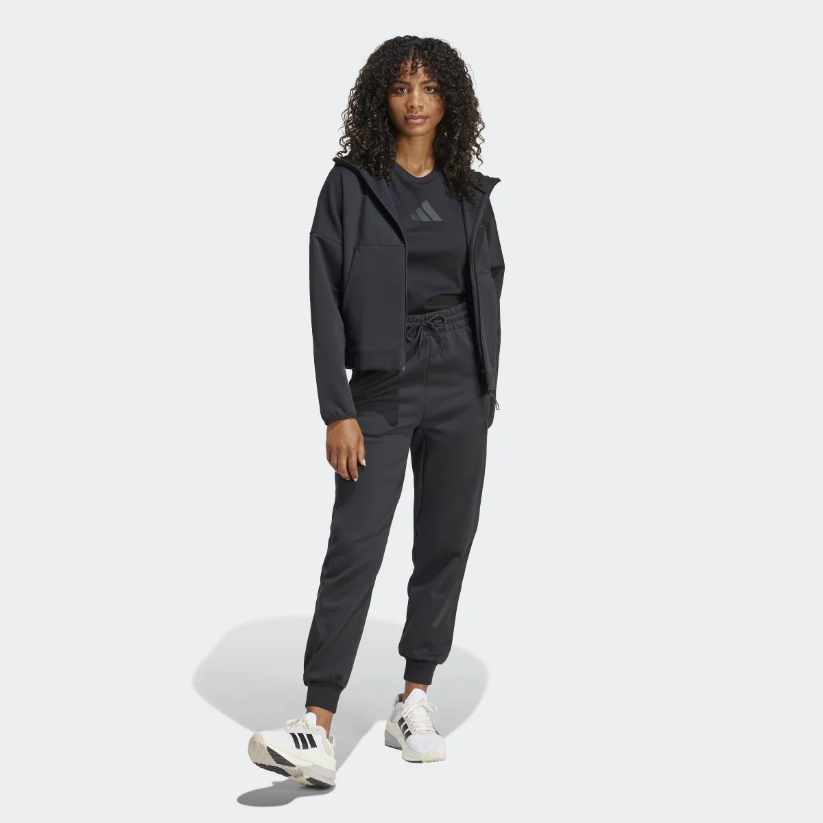 6708e41fe5b96JE7848_7_APPAREL_On_Model_Standard_Outfit_View_grey