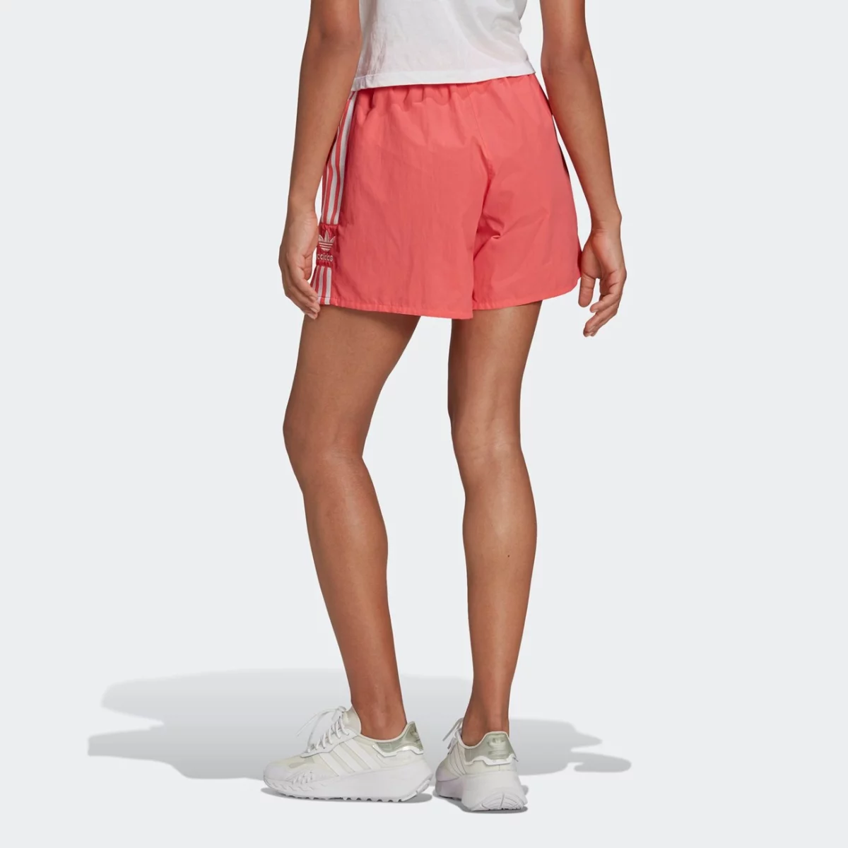 hf7454_app_on-model_back_gradient-huge-665775cc52319
